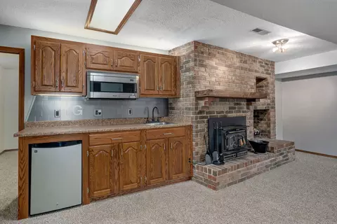 Kitchen - 922 E Manchester Dr, Springfield, MO 65810 photo 4 of 4