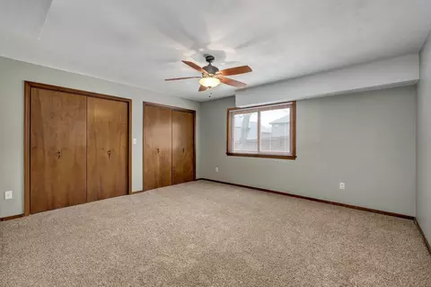 Bedroom - 922 E Manchester Dr, Springfield, MO 65810 photo 5 of 7