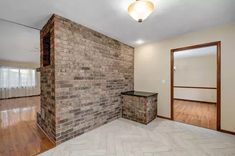 Entry Way - 922 E Manchester Dr, Springfield, MO 65810 photo 1 of 2