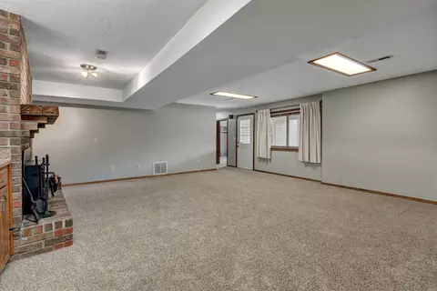Living - 922 E Manchester Dr, Springfield, MO 65810 photo 7 of 7