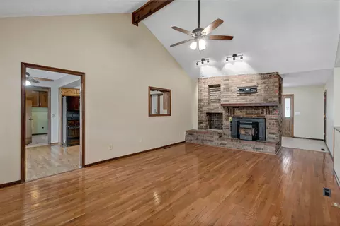 Living - 922 E Manchester Dr, Springfield, MO 65810 photo 2 of 7
