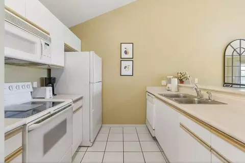 Kitchen - 120 Spring Creek Ct #36, Branson, MO 65616 photo 2 of 3