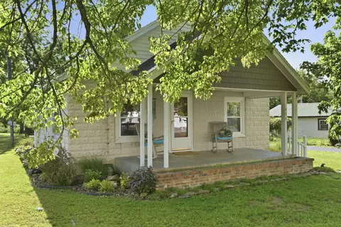 404 N Crestview Ave, Ash Grove, MO 65604