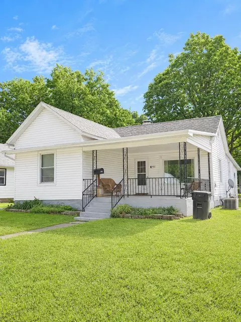 932 S Broadway Ave, Springfield, MO 65806