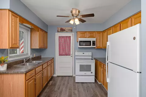 Kitchen - 53 Locust Ln, Branson, MO 65616 photo 3 of 3