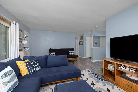 Living - 53 Locust Ln, Branson, MO 65616 photo 4 of 5