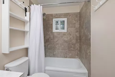 Bath - 53 Locust Ln, Branson, MO 65616 photo 2 of 2