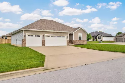 1829 S Erika Ave, Springfield, MO 65802 photo 2