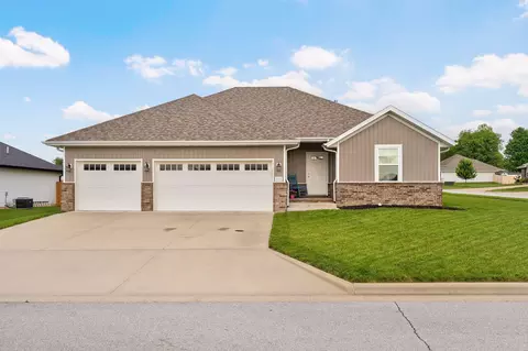 1829 S Erika Ave, Springfield, MO 65802