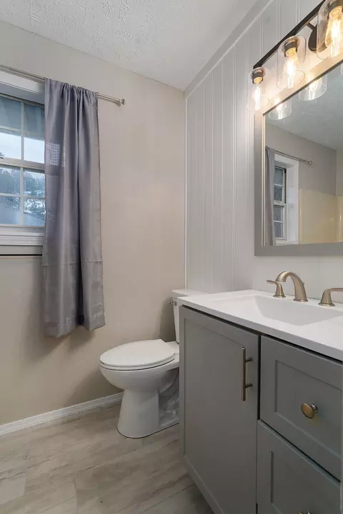 Bath - 813 Galena Rd, Ozark, MO 65721 photo 1 of 3