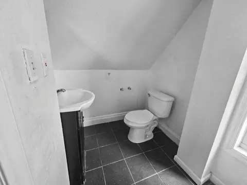 Bath - 503 S New Ave, Springfield, MO 65806 photo 3 of 4