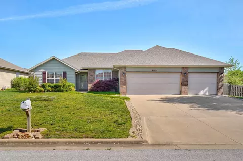 3939 W Tall Pine Ct, Springfield, MO 65810