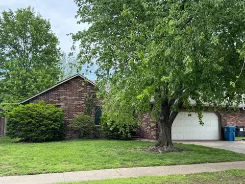 1347 E Broadmoor St, Springfield, MO 65804