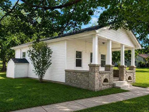 204 Water St, Alton, MO 65606