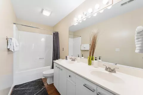 Bath - 595 Timbercreek Rd #301, Branson, MO 65616 photo 1 of 2