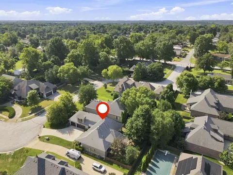 View/Area - 879 E Westchester Dr, Springfield, MO 65810 photo 4 of 6