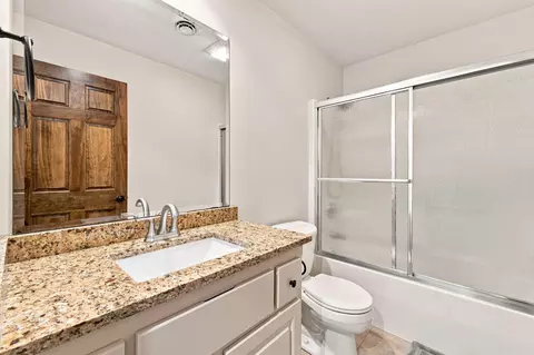 Bath - 879 E Westchester Dr, Springfield, MO 65810 photo 8 of 8