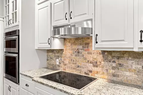 Kitchen - 879 E Westchester Dr, Springfield, MO 65810 photo 5 of 5