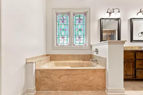 Bath - 879 E Westchester Dr, Springfield, MO 65810 photo 4 of 8