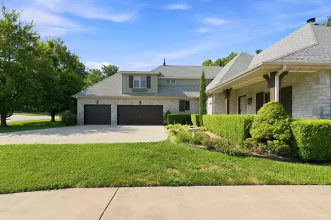 Exterior - 879 E Westchester Dr, Springfield, MO 65810 photo 3 of 10