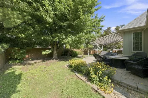 Exterior - 879 E Westchester Dr, Springfield, MO 65810 photo 7 of 10