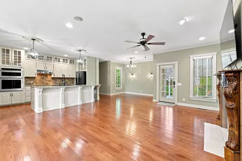 Living - 879 E Westchester Dr, Springfield, MO 65810 photo 2 of 6