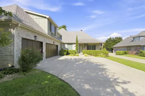 Exterior - 879 E Westchester Dr, Springfield, MO 65810 photo 4 of 10