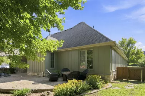 Exterior - 879 E Westchester Dr, Springfield, MO 65810 photo 9 of 10