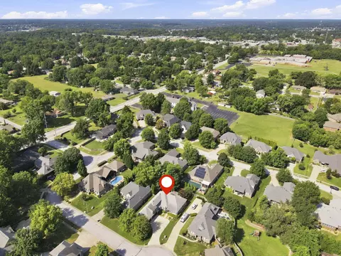 View/Area - 879 E Westchester Dr, Springfield, MO 65810 photo 6 of 6