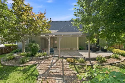 Exterior - 879 E Westchester Dr, Springfield, MO 65810 photo 10 of 10