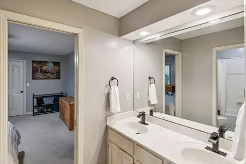 Bath - 3353 E Fox Grape St, Springfield, MO 65804 photo 5 of 5