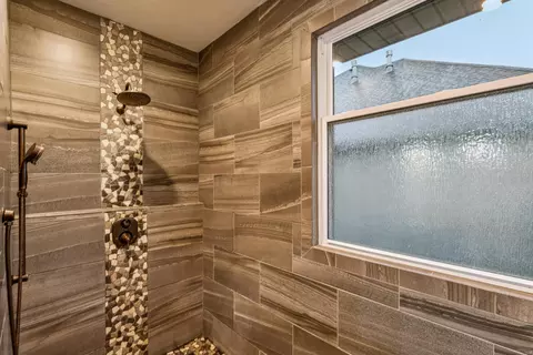 Bath - 3353 E Fox Grape St, Springfield, MO 65804 photo 3 of 5