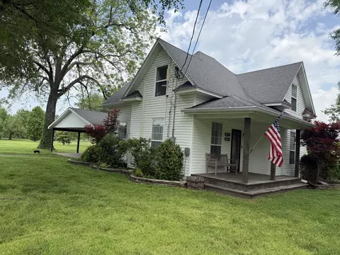 602 E Sanders St, Miller, MO 65707