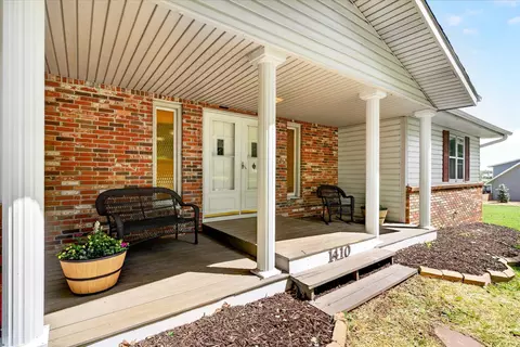 1410 S Briar Ave, Springfield, MO 65809