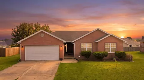 2610 E Moonlight St, Republic, MO 65738