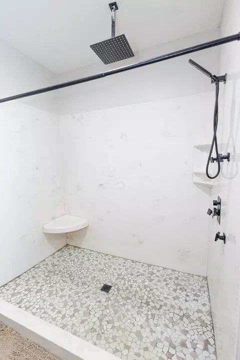 Bath - 7128 E Farm Road 84, Strafford, MO 65757 photo 2 of 4