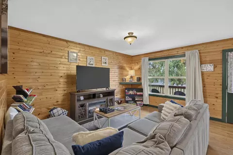 Living - 375 Edgewater Cir, Forsyth, MO 65653 photo 3 of 5