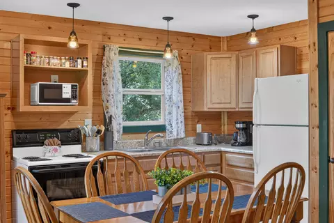 Kitchen - 375 Edgewater Cir, Forsyth, MO 65653 photo 2 of 4