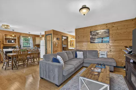 Living - 375 Edgewater Cir, Forsyth, MO 65653 photo 4 of 5