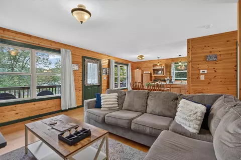 Living - 375 Edgewater Cir, Forsyth, MO 65653 photo 2 of 5