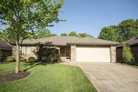 1027 S Karla Ave, Springfield, MO 65804