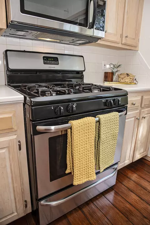 Kitchen - 5646 S Jefferson Ave, Springfield, MO 65810 photo 6 of 8
