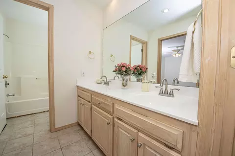 Bath - 5646 S Jefferson Ave, Springfield, MO 65810 photo 4 of 8