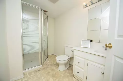 Bath - 5646 S Jefferson Ave, Springfield, MO 65810 photo 6 of 8