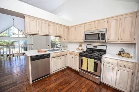Kitchen - 5646 S Jefferson Ave, Springfield, MO 65810 photo 2 of 8