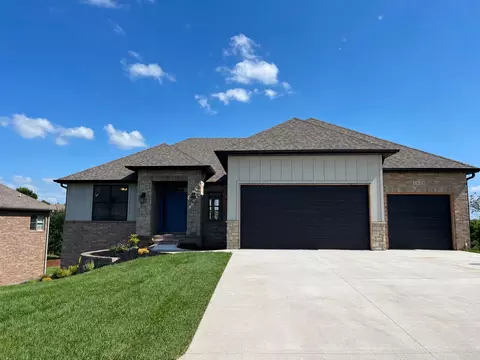 1620 W Silver Oak Dr, Springfield, MO 65810