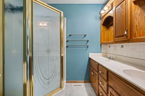 Bath - 727 Banner Rd, Goodman, MO 64843 photo 1 of 3