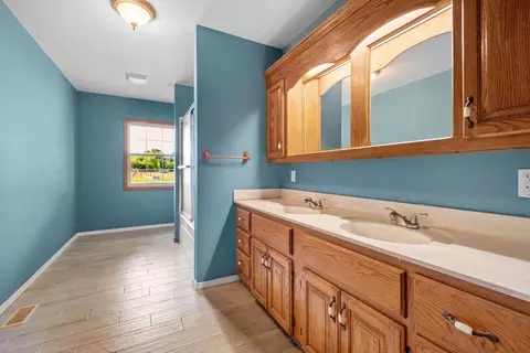 Bath - 727 Banner Rd, Goodman, MO 64843 photo 3 of 3