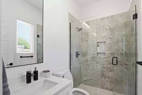 Bath - 5940 S Clay Ave, Springfield, MO 65810 photo 7 of 9