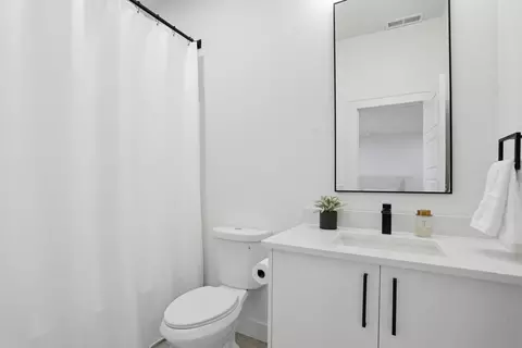 Bath - 5940 S Clay Ave, Springfield, MO 65810 photo 8 of 9